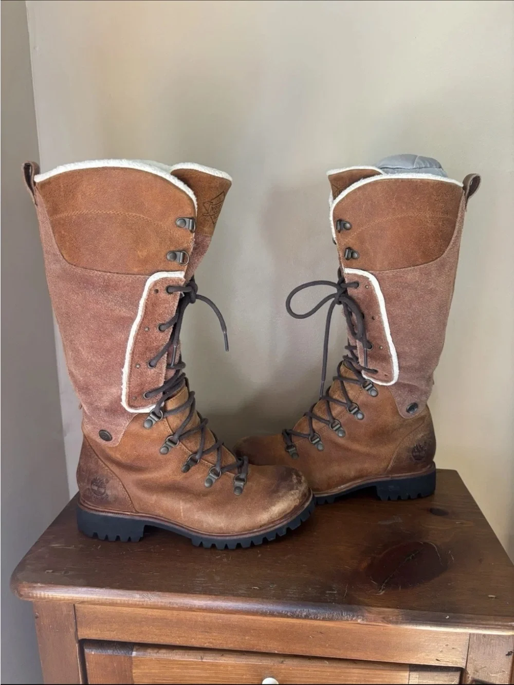 Timberland Women's Chestnut Suede Lace-Up Shearling Trim Boots
